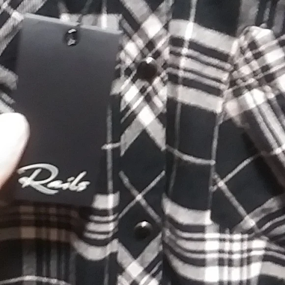 NWT Rails Leo Button down In Onyx Peach - Picture 9 of 13